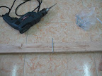 Nếu bắt vào tường thì phải khoan gỗ 5cm