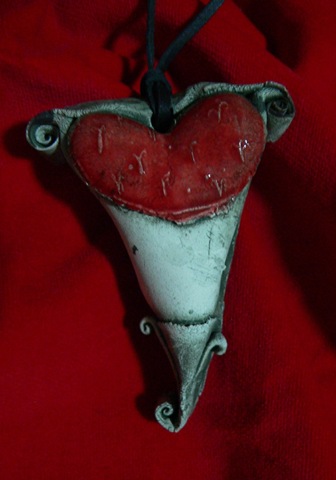 [Ceramic Heart - Vivid Red[4].jpg]