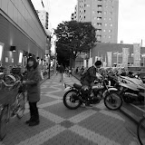 自転車をこぎながら撮影＠吉祥寺ヨドバシカメラ裏