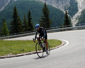 Subiendo el Passo Fedaia (Marmolada)