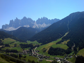 Vista de St. Peter subiendo al Passo delle Erbe.