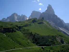 El Passo di Rolle y el Cimon de la Pala.