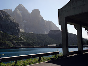 El Gran Vernel y el lago Fedaia.
