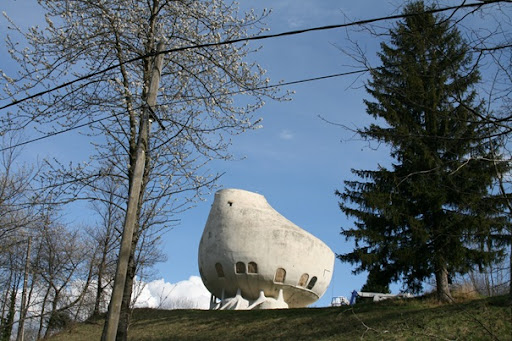 weird pictures. Weird House in Alps