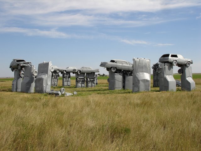 20-strange-sculptures-pI-carhenge.jpg