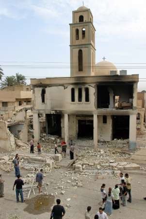 [20080109190159-iglesia-catolica-iraqui-destruida[5].jpg]