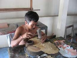 PROSES TATAH SUNGGING KERAJINAN KULIT