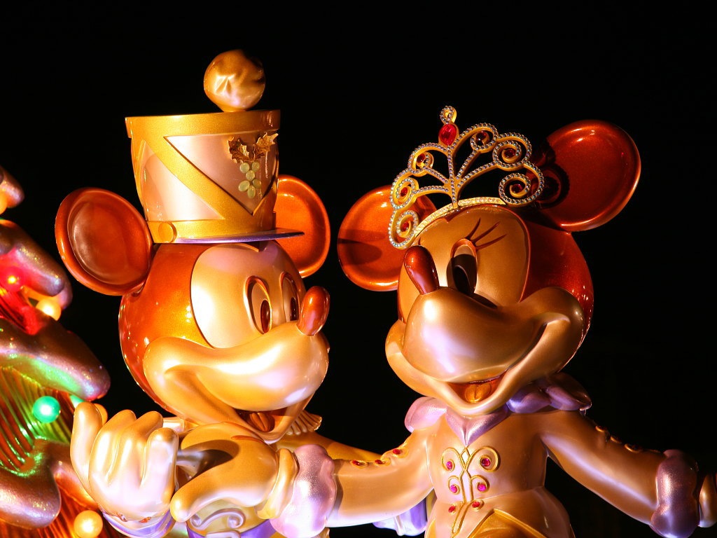 [Christmas at Disney_ Mickey & Minnie 1024x768  desktop widescreen wallpaper[8].jpg]