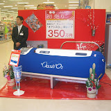 Things you don't see in the US: your own personal hyperbaric oxygen chamber - just like Michael Jackson's - on sale at the mall. Things you don't see in the US: your own personal hyperbaric oxygen chamber - just like Michael Jackson's - on sale at the mall.