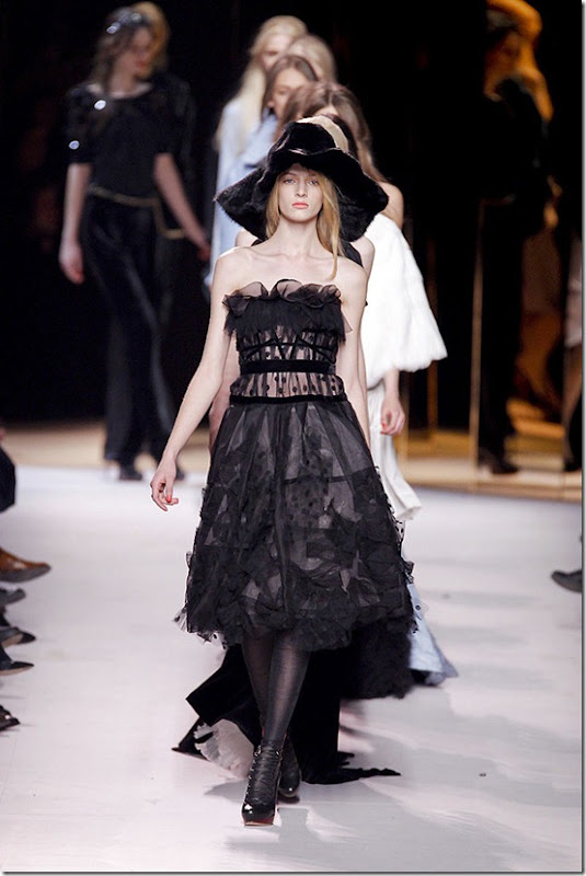 Nina-ricci-FALL-2011-RTW-podium-041_show_fullscreen_view