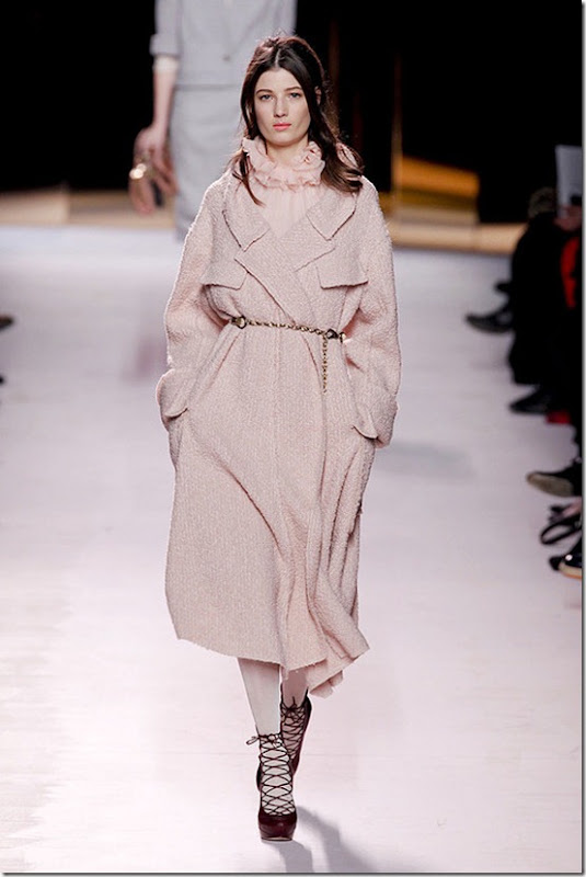 Nina-ricci-FALL-2011-RTW-podium-012_runway