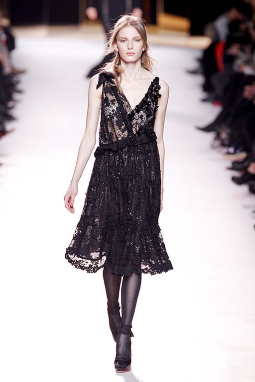 [Nina-ricci-FALL-2011-RTW-podium-002_runway[3].jpg]