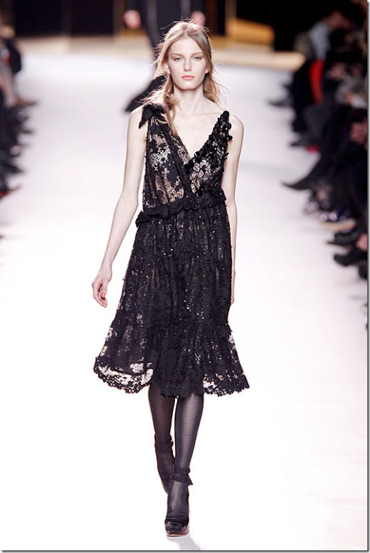 Nina-ricci-FALL-2011-RTW-podium-002_runway