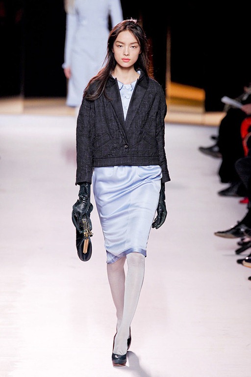 [Nina-ricci-FALL-2011-RTW-podium-031_runway[3].jpg]