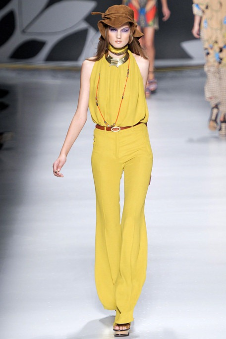 [ETRO-SPRING-RTW-2011-PODIUM-029_runway[9].jpg]