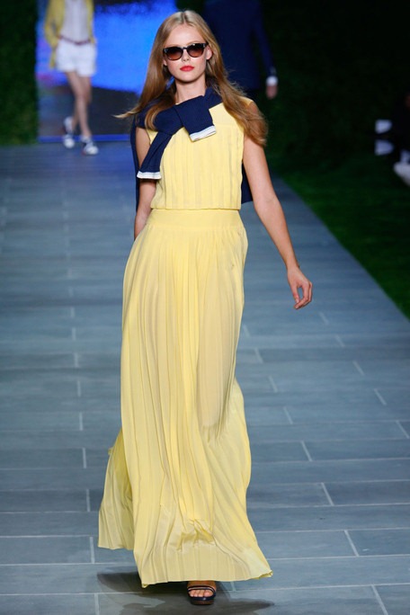 [TOMMY-HILFIGER-SPRING-RTW-2011-PODIUM-009_runway[11].jpg]