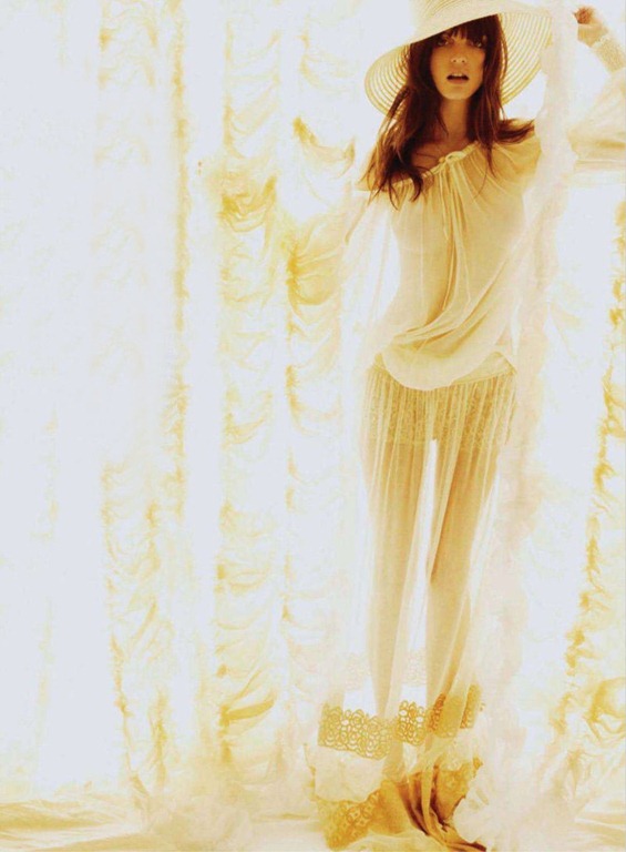 [marie_claire_us_march2011[3].jpg]