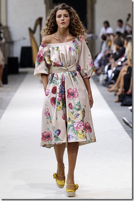 LUISA-BECCARIA-SPRING-RTW-2011-PODIUM-029_runway