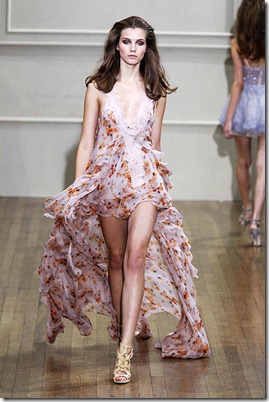 JULIEN-MACDONALD-SPRING-2011-RTW-PODIUM-020_runway