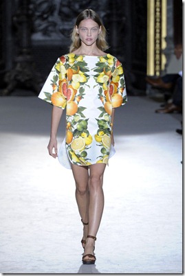 STELLA-MCCARTNEY-SPRING-RTW-2011-PODIUM-027_runway