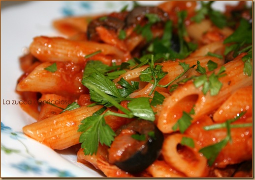 Mezze penne tonno e olive nere3 Mezze penne tonno e olive nere3