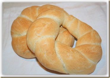 ciambelle di pane intrecciate all'olio2 ciambelle di pane intrecciate all'olio2
