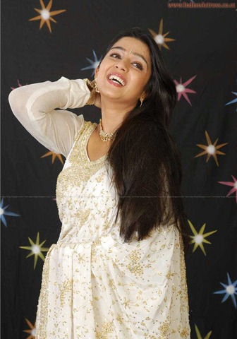 [tollywood-actress-charmi-in-designer-white+saree_actressinsareephotos_blogspot_com_25[2].jpg]
