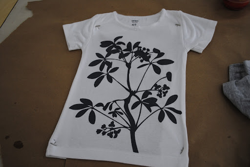 She made this hip and adorable T-shirt for her daughter. She made this hip and adorable T-shirt for her daughter.