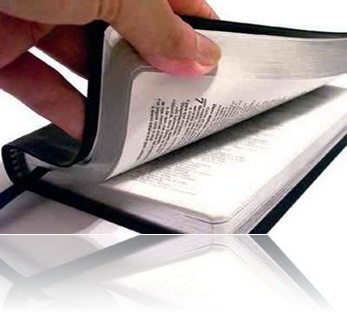 MANO-LEYENDO-BIBLIA
