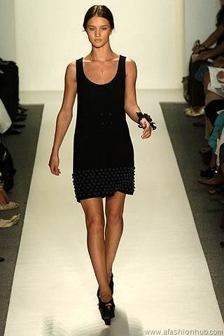 [Rosie Huntington-Whiteley Runway fashion Show (6)[2].jpg]