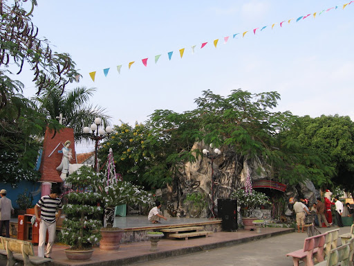 Anh Thống chuẩn bị ánh sáng