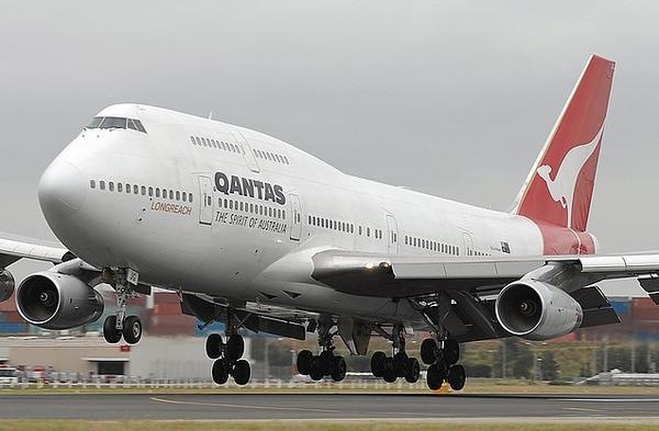 [Qantas-747[3].jpg]