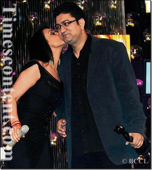Preity Zinta Latest 2010 Scandal Kissing To Movie Director In Open Public Event