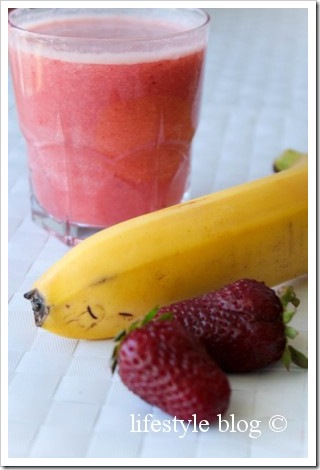 Articole culinare : Nectar de banane si capsuni / Strawberry and banana nectar