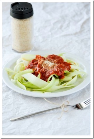 Articole culinare : Paste de dovlecel cu sos bolognese vegetal