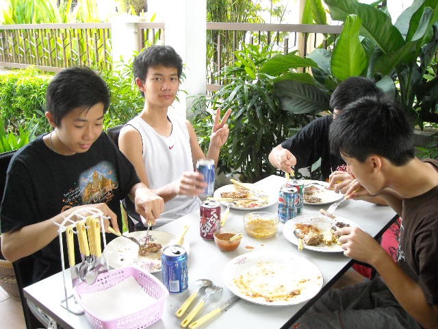 [Busy eating 3[3].jpg]