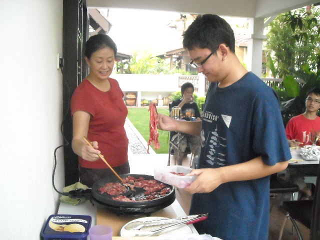 [Joon Ming n his mum[3].jpg]