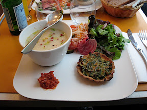 VG-Xpress : Velouté de choux fleur - citron vert, tartelette poireaux - haricots verts, salade