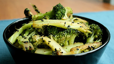 Brocoli sauté au sésame noir grillé