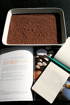 Variation autour du Lac Saroma, un gâteau de récupération, moelleux à l'azuki, sarrasin, banane et amande, épicé à la canelle et au gingembre.
