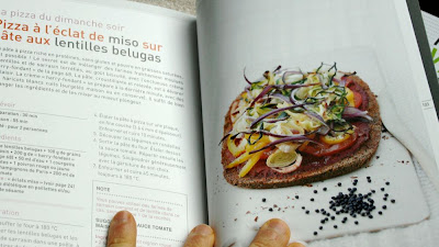 Protéines Vertes : La pizza du dimanche soir, Pizza à l'éclat de miso sur pâte aux lentilles belugas