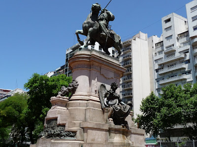 Monumento al héroe italiano Giuseppe Garibaldi en Plaza Italia