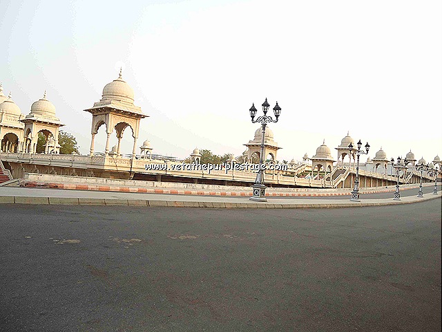 [Mughalpalacesettingatramojifilmcity[1].jpg]
