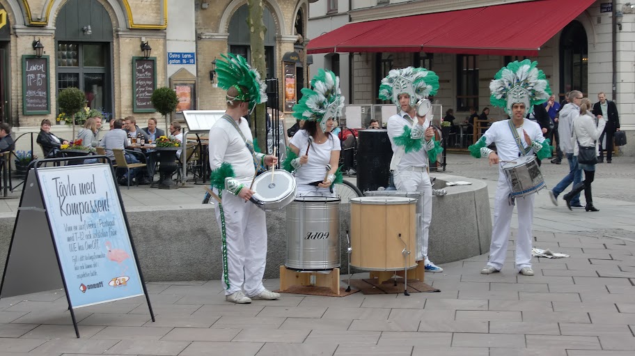 Samba vid korsningen Fredsgatan / Kungsgatan