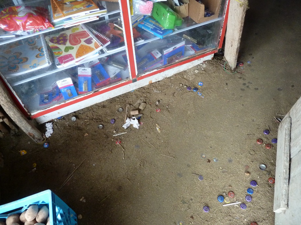 [P1030024 school supplies and bottle caps in tienda[3].jpg]