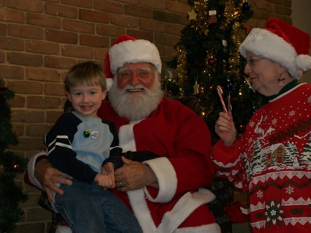 [lunch w santa and decorate tree 017[4].jpg]
