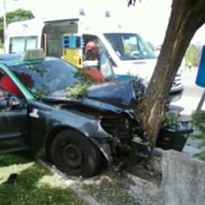 Aparatoso despiste de um automóvel de aluguer em Santa Comba Dão