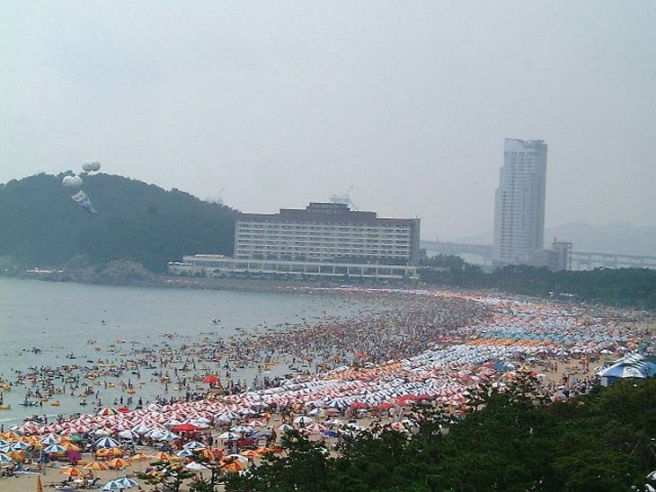 [populated beach in korea.jpg]