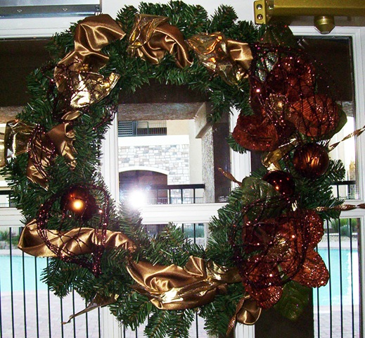 [pool-door-wreath-web[3].jpg]