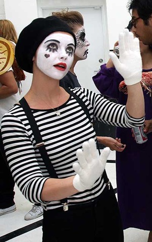[SexyClown051.jpg]
